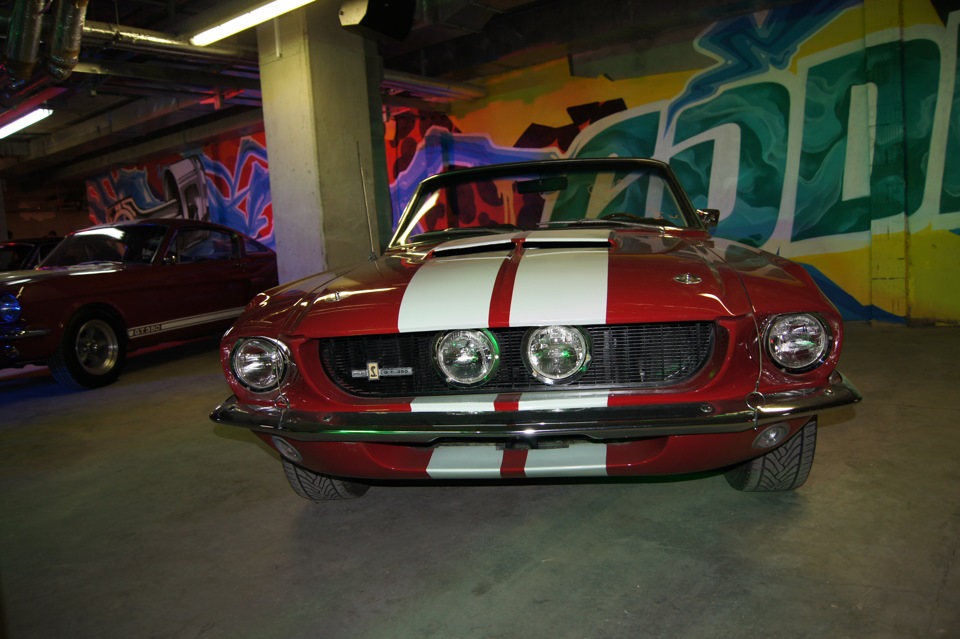 Мустанг 60. Мустанг 60х годов. Выставка американских ретро автомобилей. Американские Тачки 60-70. Mustang 60-х годов.