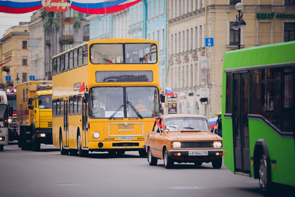 Двухэтажный автобус в Питере