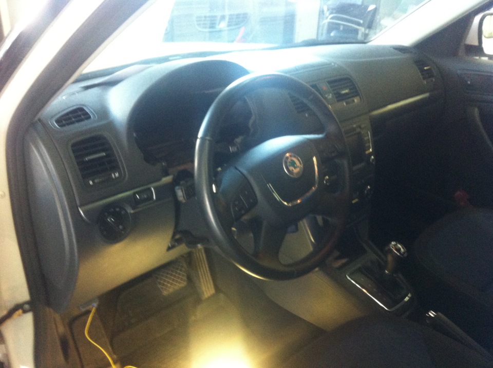 Замена датчика топлива — Skoda Yeti, 1,8 л, 2013 года | визит на сервис ...
