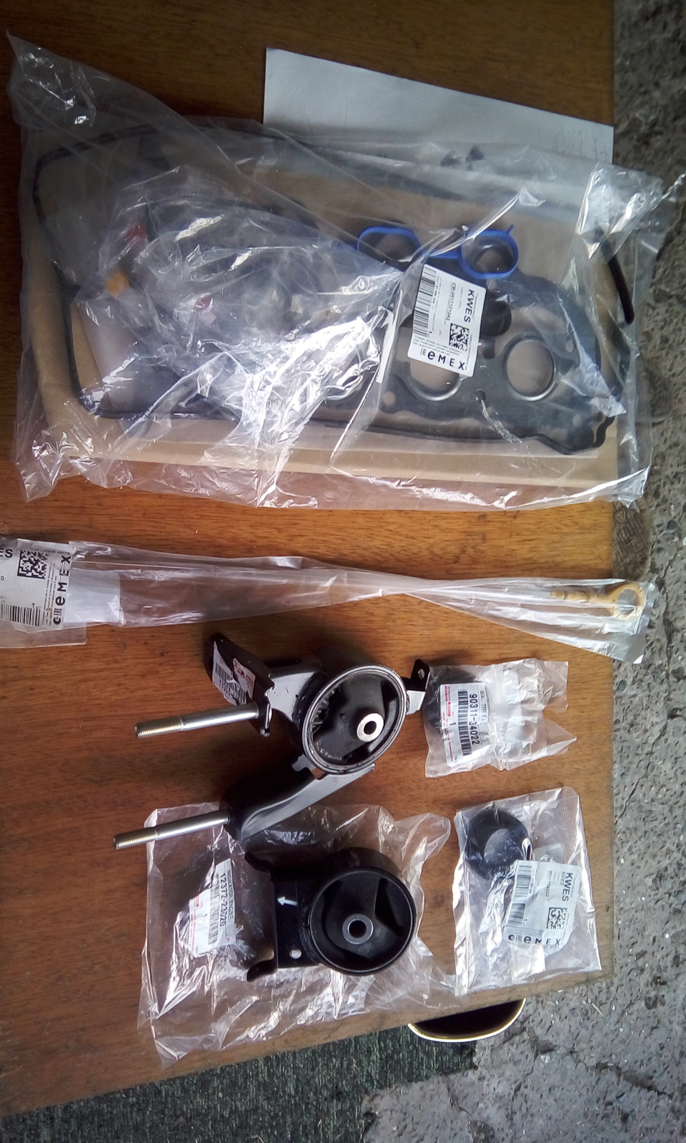 Фото в бортжурнале Toyota Funcargo. Запчасти на фото: 9031134022