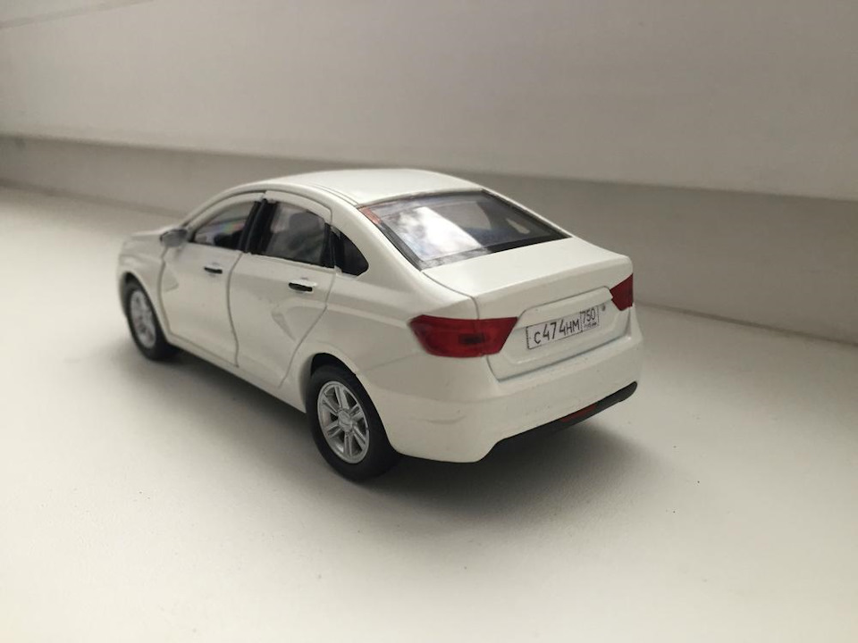 Модель 1:43 lada vesta седан. Модель лада веста св кросс 1 43. Моделька лады весты. Лада веста моделька автогранд. Моделька лада веста седан.