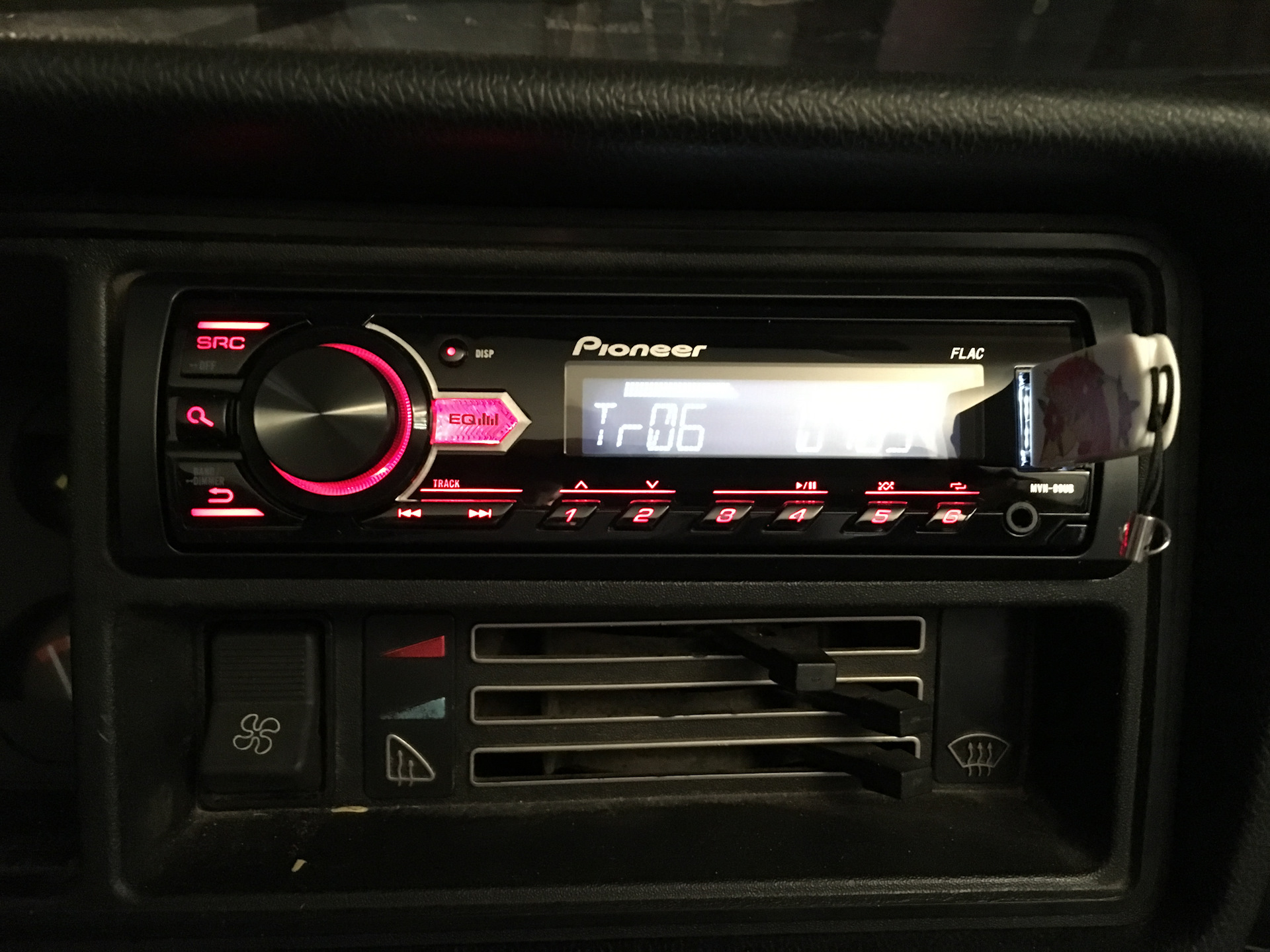 Пионер магнитола москва. Pioneer MVH-09ub. USB-автомагнитола Pioneer MVH-09ub. Пионер MVH 09ub. Магнитола Пионер 09 UB.