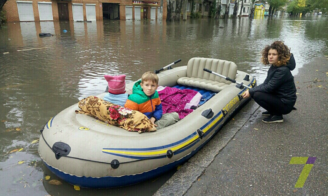 Приплыли тапочки к дивану