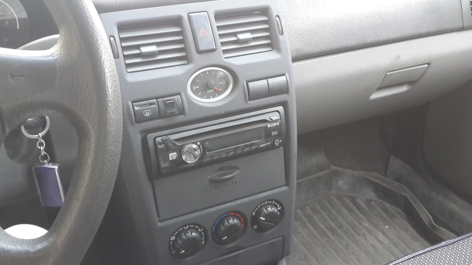 Покраска консоли. — Lada Приора хэтчбек, 1,6 л, 2008 года | тюнинг | DRIVE2