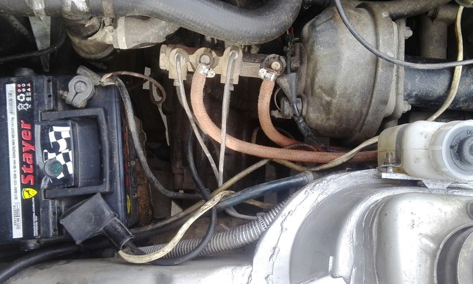 Замена шлангов от бачка тормозной жидкости — ЗАЗ 1103, 1,2 л, 2004 года ...