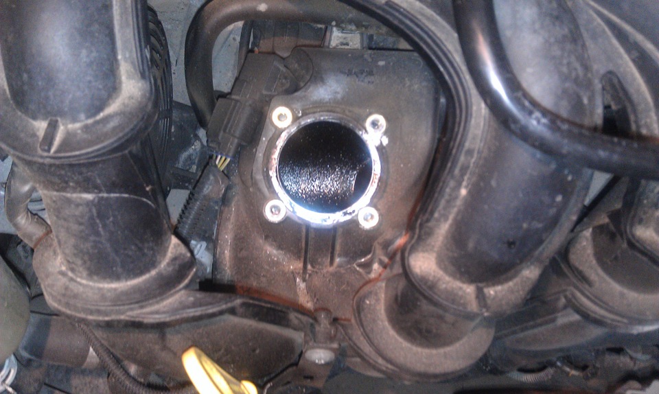 Почистил заслонку — Ford Focus Sedan II, 1,6 л, 2006 года | своими ...