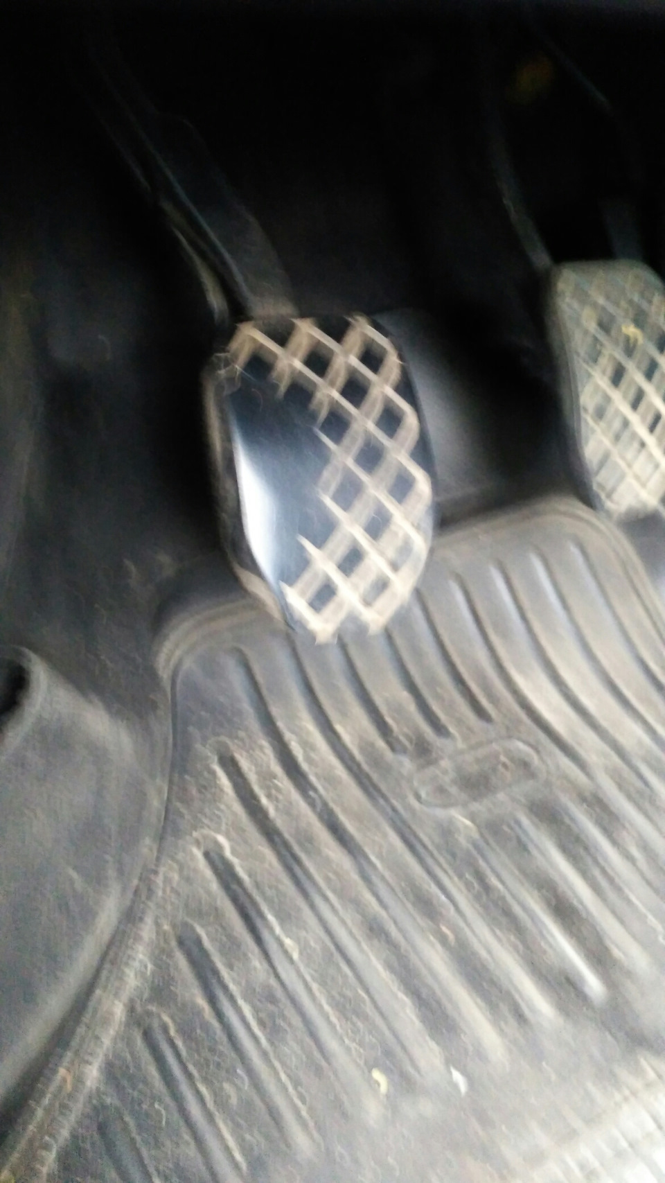 Решил поменять накладку на педаль сцепления — Audi A6 Avant (C4), 2,6 л ...