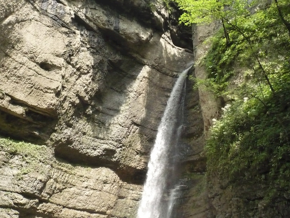 Адыгею прославила удивительная природа егэ. Чегемские водопады. Сочинение на тему Чегемские водопады. Как одеваться летом на Чегемские водопады.