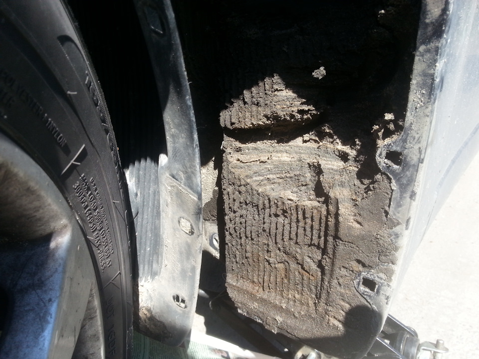 2 — Hyundai Solaris (1G). Запчасти на фото: 1300695P