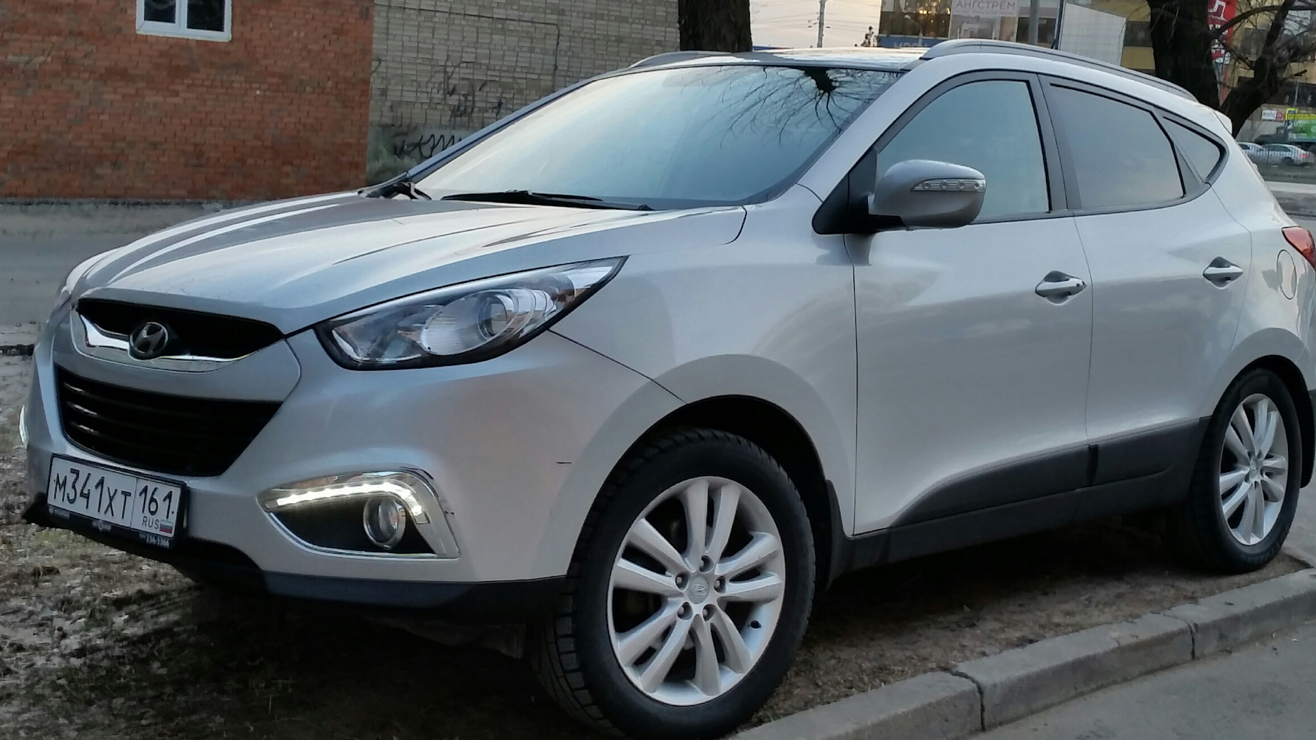 Hyundai ix35 2.0 бензиновый 2011 | 2.0 бензин,AT, 4WD на DRIVE2