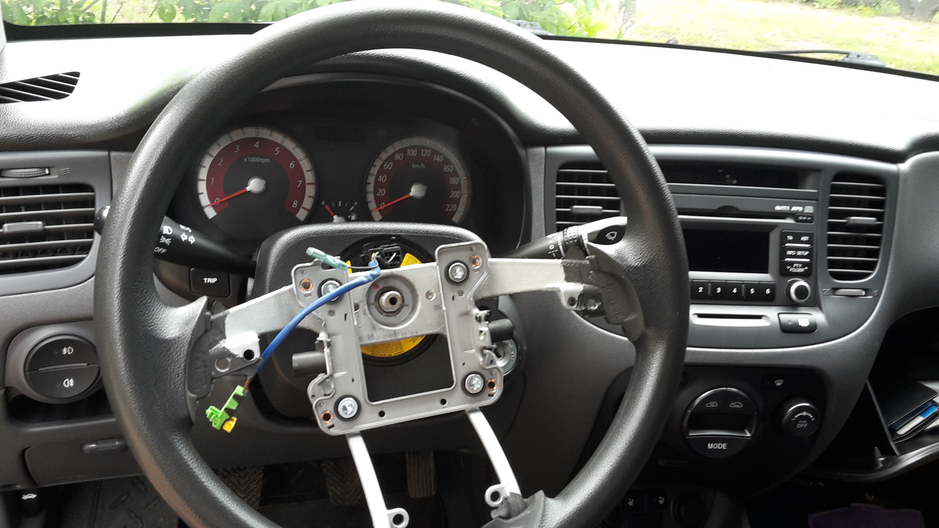 Руля пост или меняем накладку руля — KIA Rio (2G), 1,4 л, 2010 года ...
