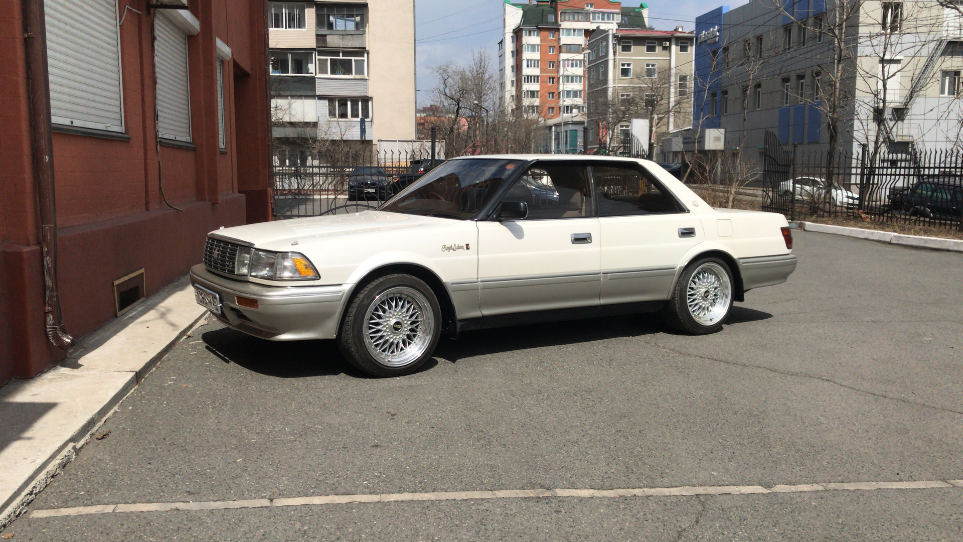 Shakotan Toyota Crown s130