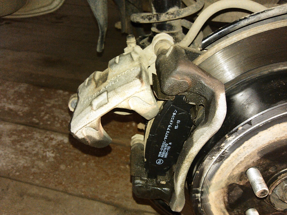 Замена задних тормозных накладок. — Subaru Impreza (GE/GH), 1,5 л, 2008 ...