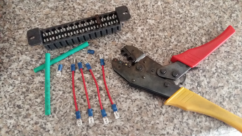 Блок предохранителей от Волги — Lada 21011, 1,3 л, 1981 года ...