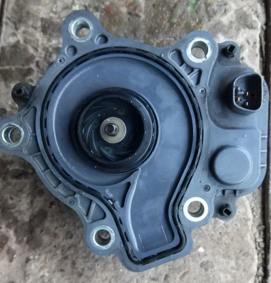 Помпа занозная — Toyota Prius V