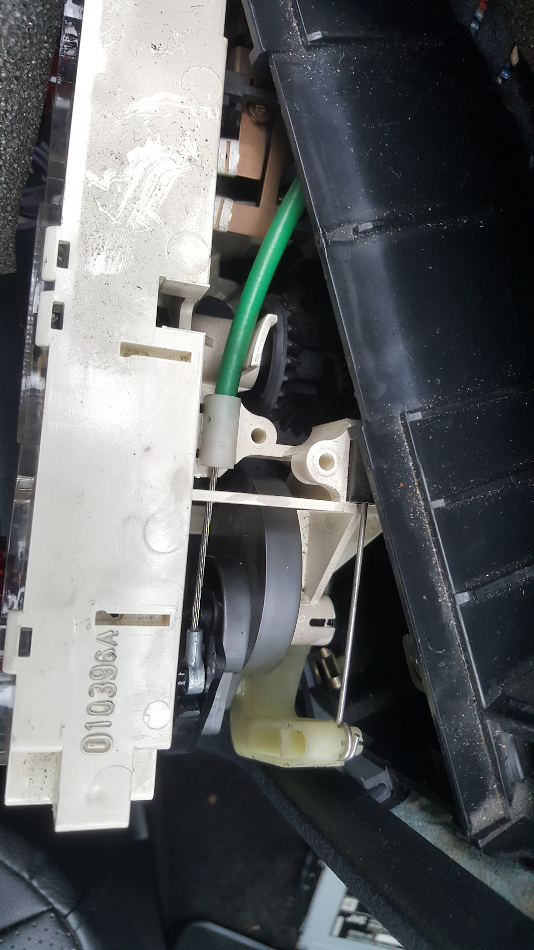 Переключатель тросиков заслонки теплого воздуха москвич 2141. Тросик рециркуляции воздуха нива шевроле. Заслонка тепло холод нексия n150. Bmw регулятор обдува. Не работает переключатель обдува.