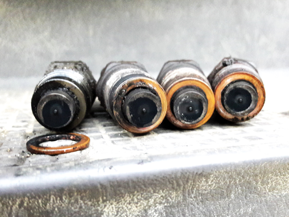 Устали, пора их полечить. Говорят видно как лили — Mitsubishi Delica (L400)