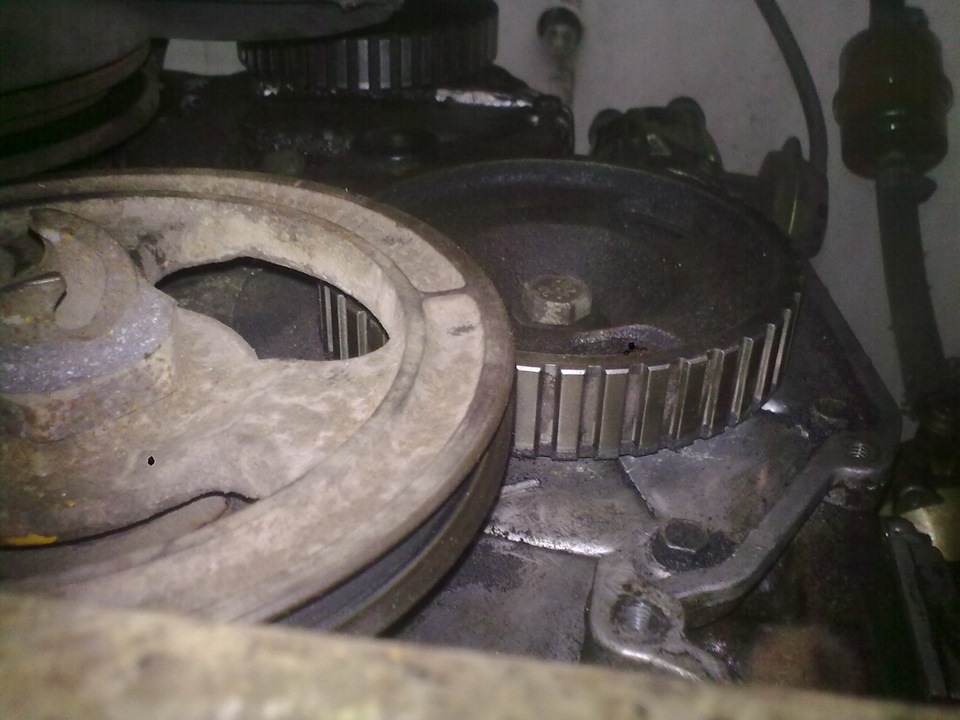 Срезало зубья на ремне ГРМ — Lada 2105, 1,3 л, 1983 года | своими ...