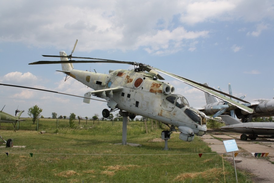 Луганск авиационное училище. Луганский авиационный музей. Авиационно-технический музей. Музей истории авиатехники Луганск. Луганский авиаремонтный завод.