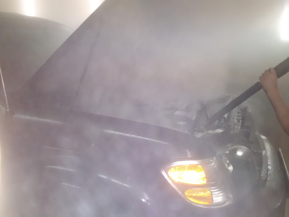 20. Паровая мойка мотора — Toyota Sequoia (1G), 4,7 л, 2004 года ...