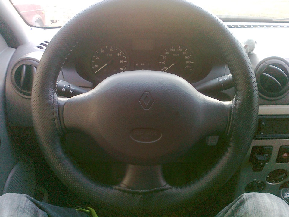Установка оплетки руля ч.2 — Renault Logan (1G), 1,4 л, 2008 года ...
