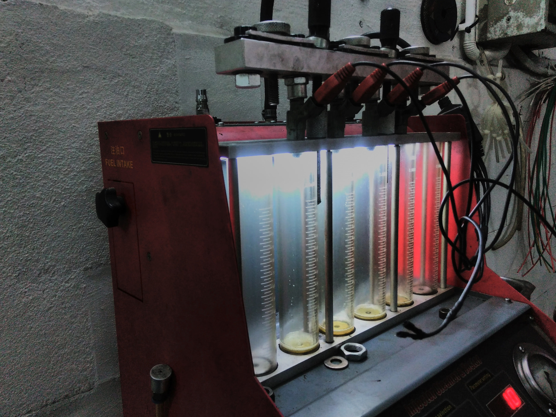 стенд уз grunbaum inj6000, для 6-и форсунок. чистка форсунок на стенде. лаунч промывка форсунок. стенд лаунч для промывки форсунок. промывка форсунок на стенде ультразвуком.