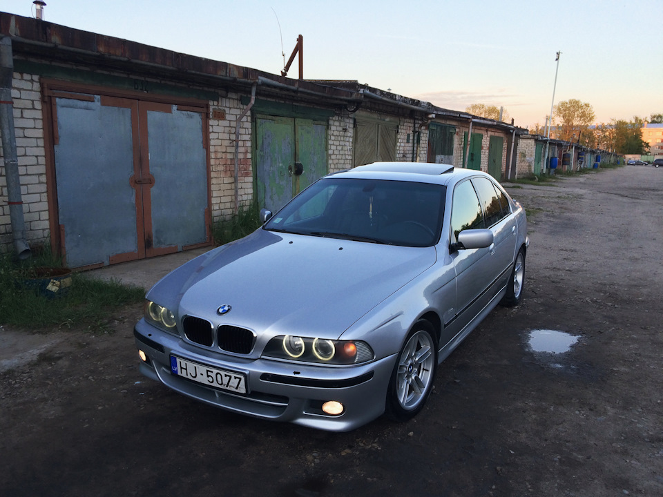 Разбор бмв е39. BMW 5 2001 e39. БМВ 5 е39. БМВ е39 2001. БМВ е39 2.5.