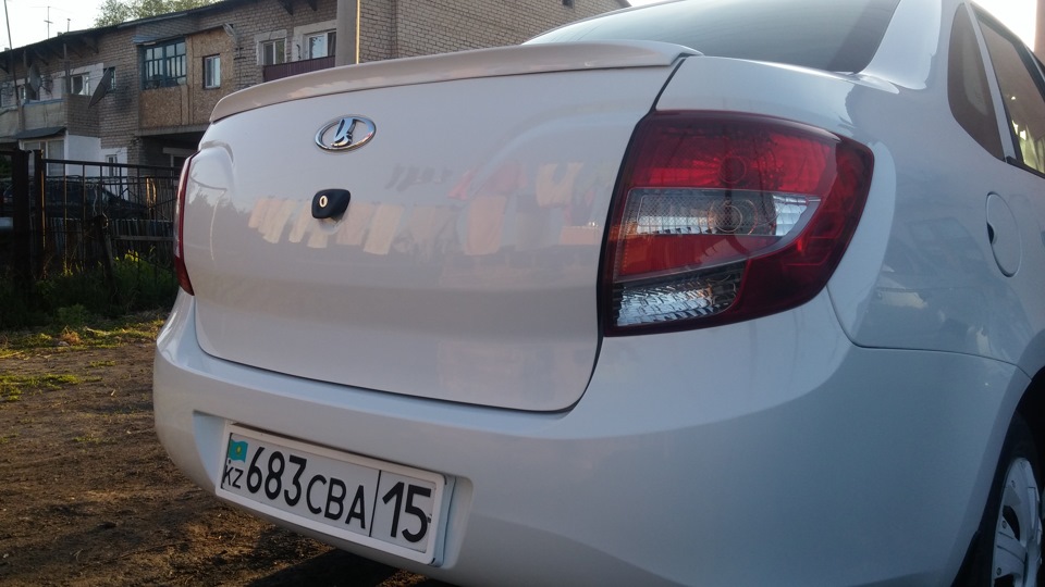 Спойлер и шильдики — Lada Гранта (1G), 1,6 л, 2014 года | аксессуары ...