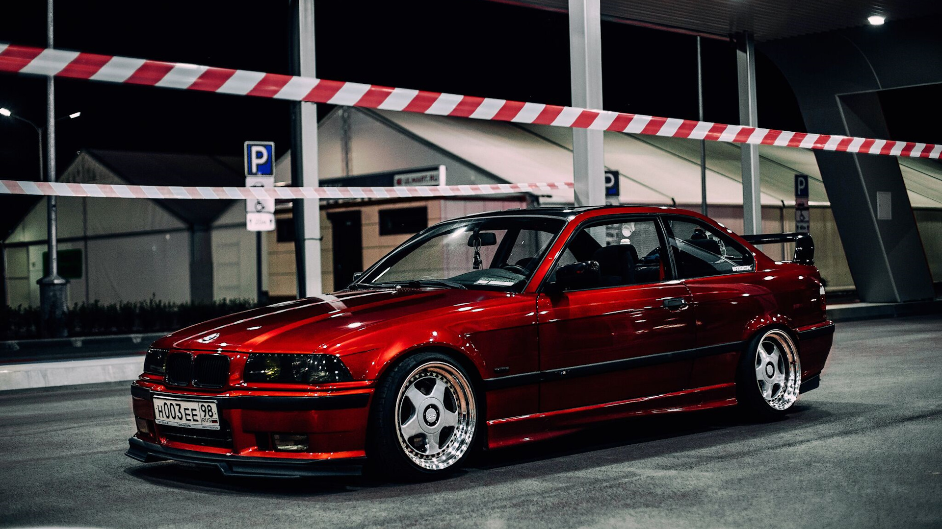 BMW e36 Coupe красная