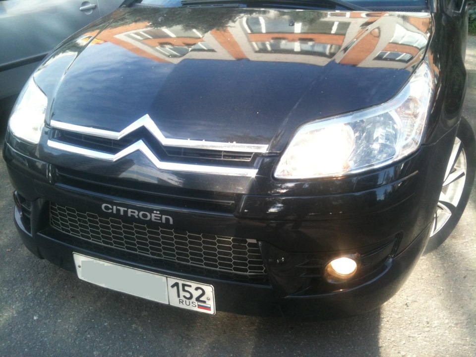 31. Наклейка "Citroёn" на передний бампер. — Citroen C4 (1G), 1,6 л ...