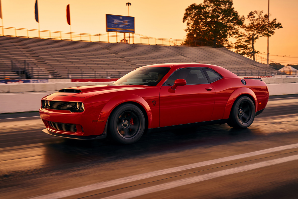 Dodge demon характеристики. Dodge Challenger 2018. Додж Челленджер СРТ демон. Додж демон 2022. Шевроле демон.