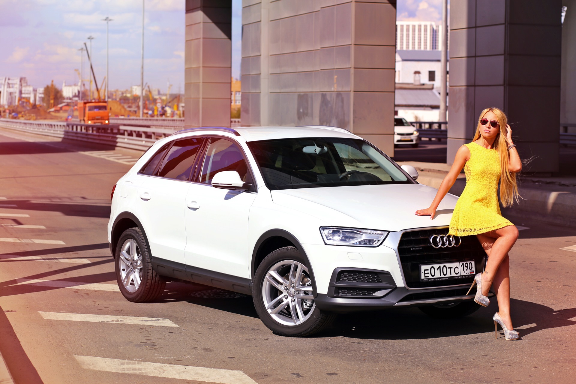 Audi q7 girl