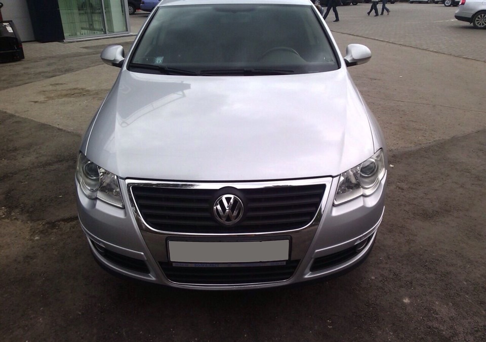 Закрасил решетки противотуманок — Volkswagen Passat B6, 2 л, 2005 года ...
