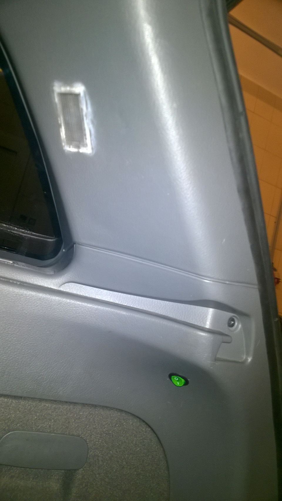 Переделка центрального плафона и подсветки багажника на вагоне ...