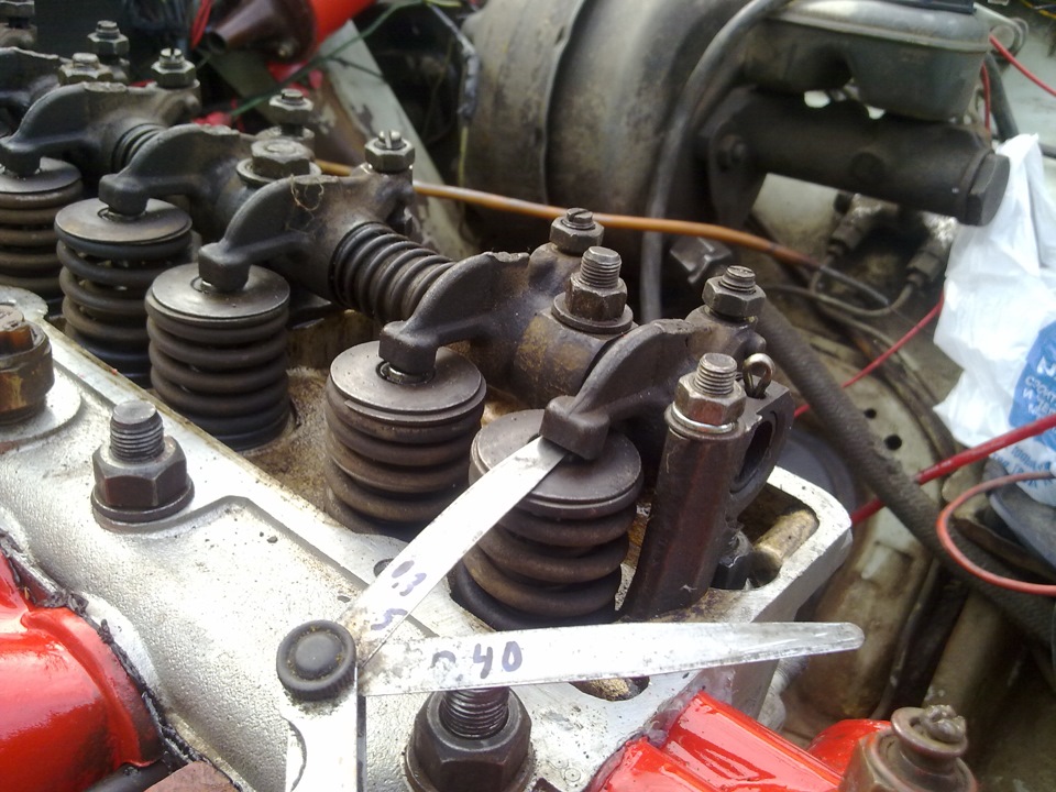 Регулировка клапанов волга двигатель. Регулировка клапанов 402 двигатель волга. Регулировка клапанов двигателя змз 402. Газ 24 зазоры клапанов регулировка. Регулировка клапанов мотор 402 волга.