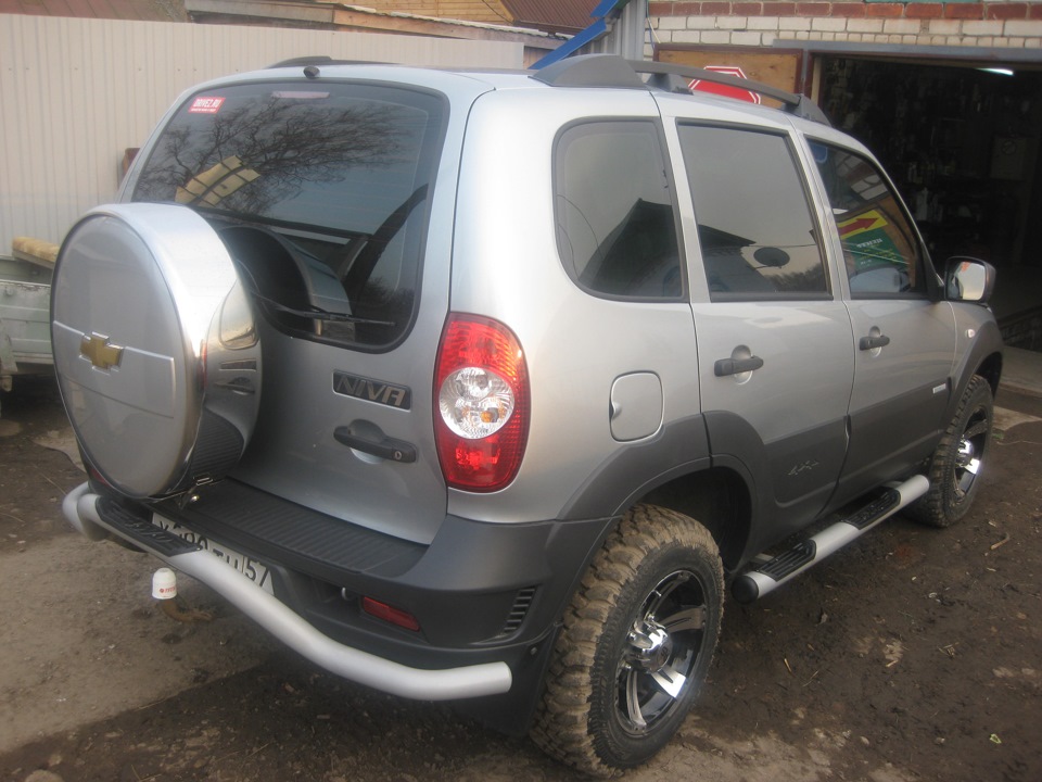 Жидкое серебро. Шевроле Нива жидкое серебро 669. Niva Chevrolet жидкое серебро. 669 Цвет Нива Шевроле. Нива Шевроле 2012 жидкое серебро.