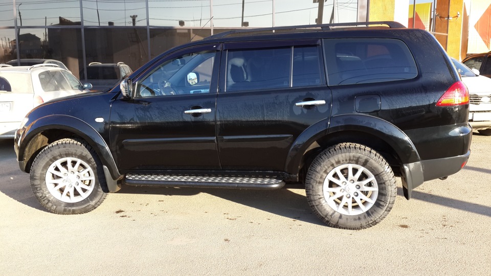 Порог pajero sport. Пороги для Mitsubishi Pajero Sport 2. Силовые пороги Митсубиси Паджеро спорт 2. Пороги Мицубиси Паджеро спорт 2. Mitsubishi Pajero Sport 2 силовые пороги.