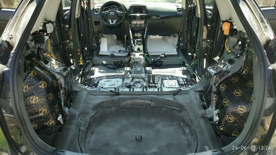 Как разобрать багажник (снять накладки) на Mazda CX-5 - Mazda CX-5 (1G), 2 л, 20