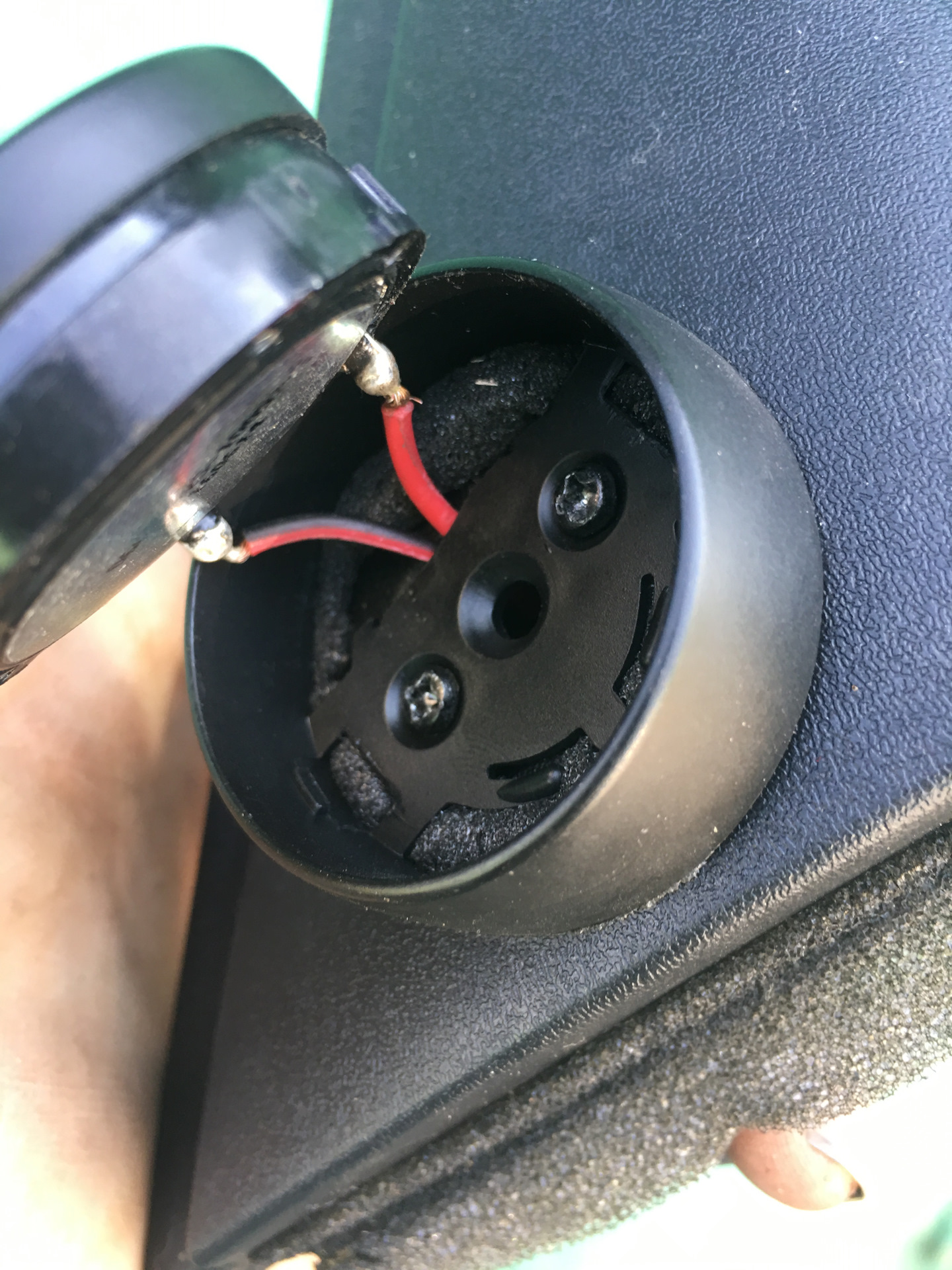 Fsd audio tw-t 25. Динамик 12 вольт пищалка. Высокочастотные динамики hertz. Плюс минус на пищалки. Hertz dt 24.