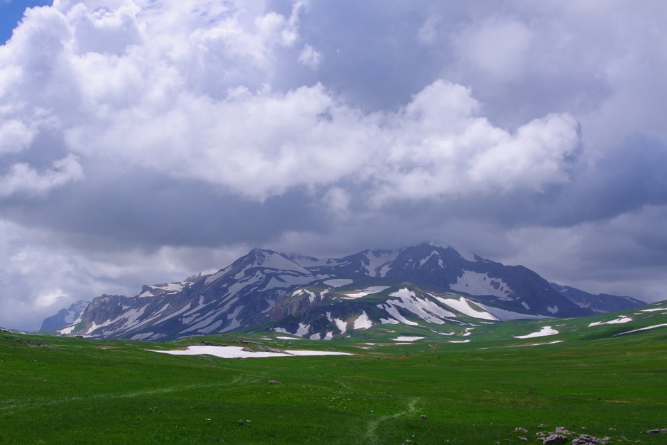 Плато Лаго Наки гора Оштен