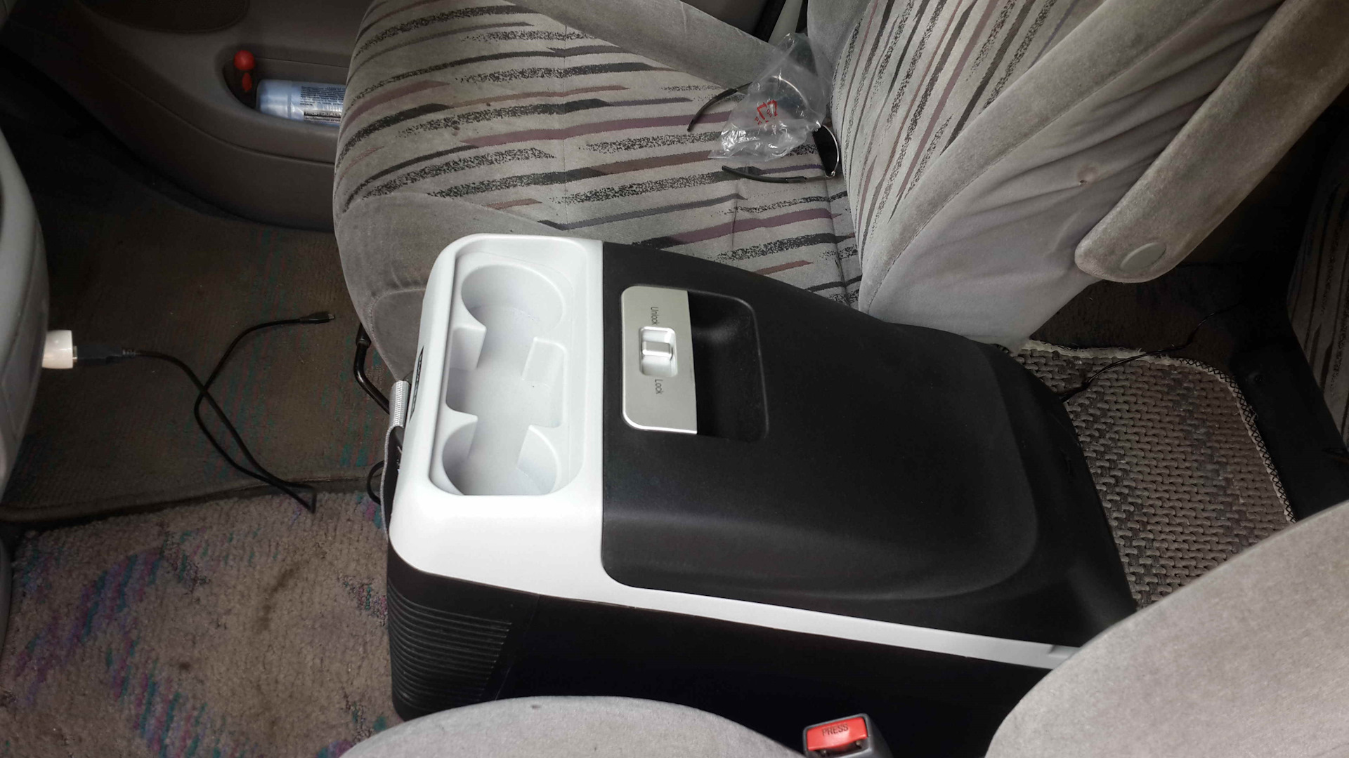 холодильник/подлокотник в Regius — Toyota Hiace Regius, 2,7 л, 1997 ...