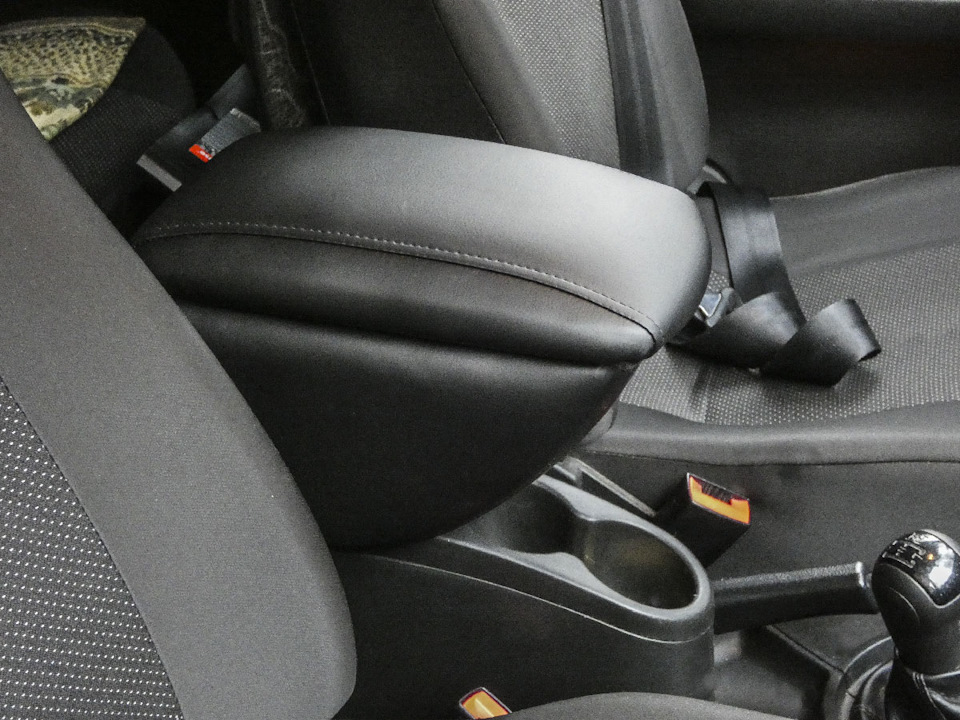 подлокотник на шевроле нива. подлокотник на шевроле нива 2007. подлокотник ваз 2123 шевроле нива. подлокотник шеви нива.