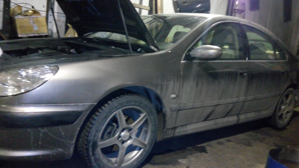 Выкидывает масло из под маслзаливной крышки — Peugeot 607, 2,2 л, 2003 ...