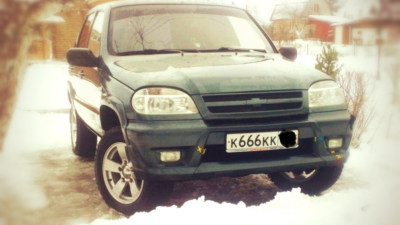 Chevrolet Niva зеленая