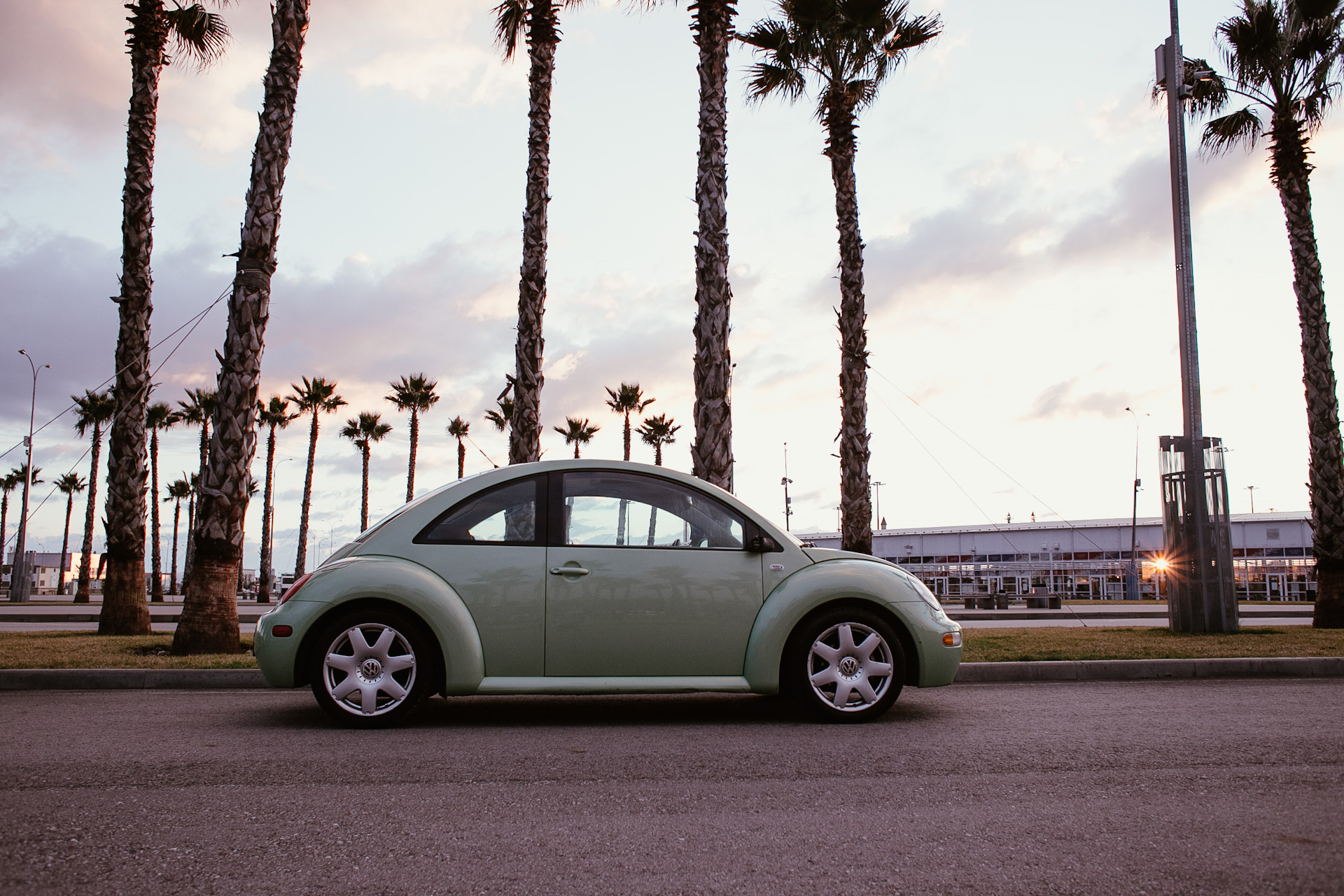 Фольксваген beetle изменения коснулись всего автомобиля великолепный дизайн кузова