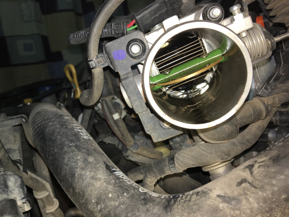 Промывка интеркулера и перенос штуцера — Hyundai i30 (1G), 1,6 л., 2011 ...