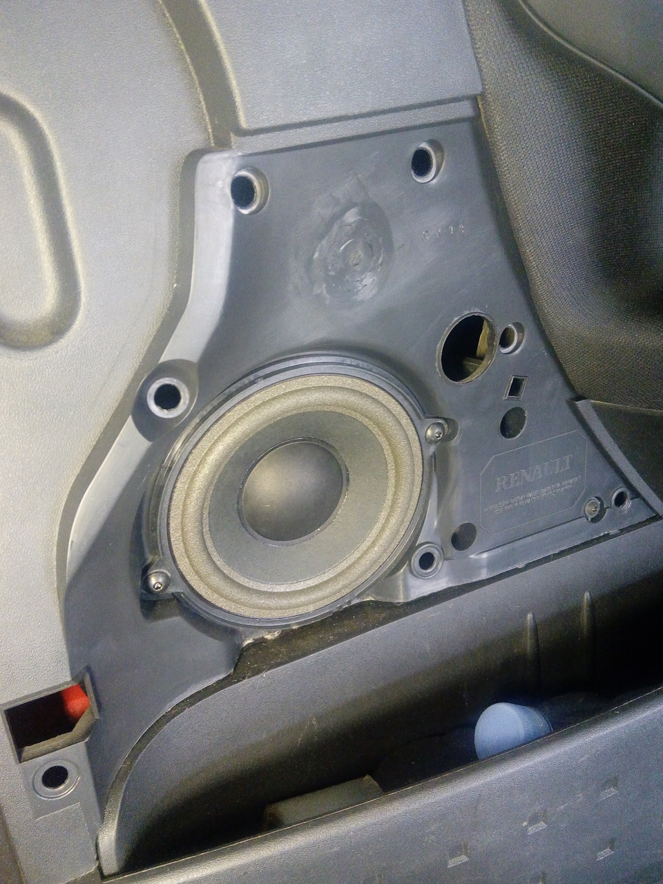 Как снять динамик с двери Вода в карманах дверей - Renault Megane II, 1,6 л, 2008 года своими руками DRIVE