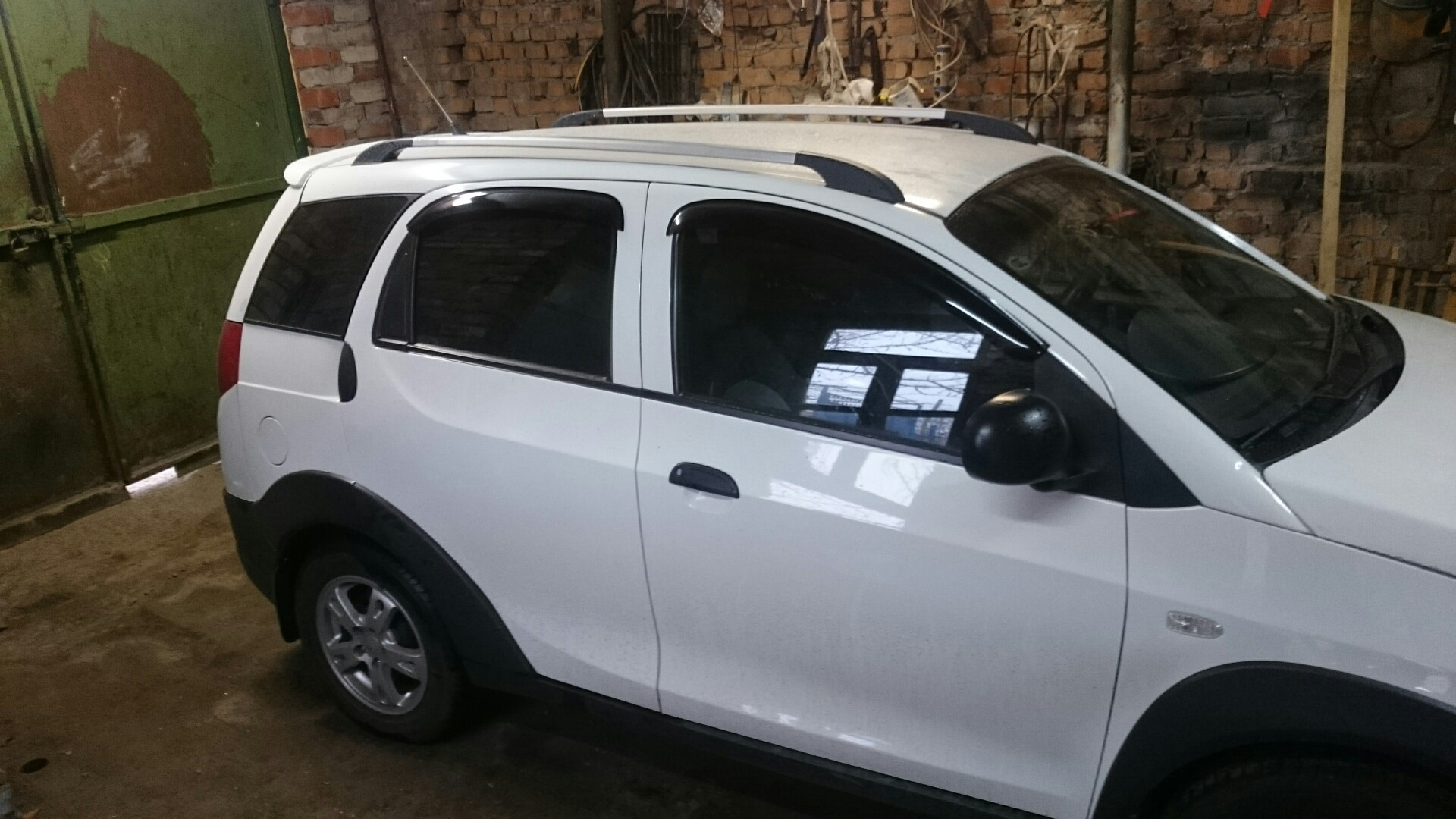 Дефлекторы дверей — Chery Indis, 1,3 л, 2012 года | аксессуары | DRIVE2