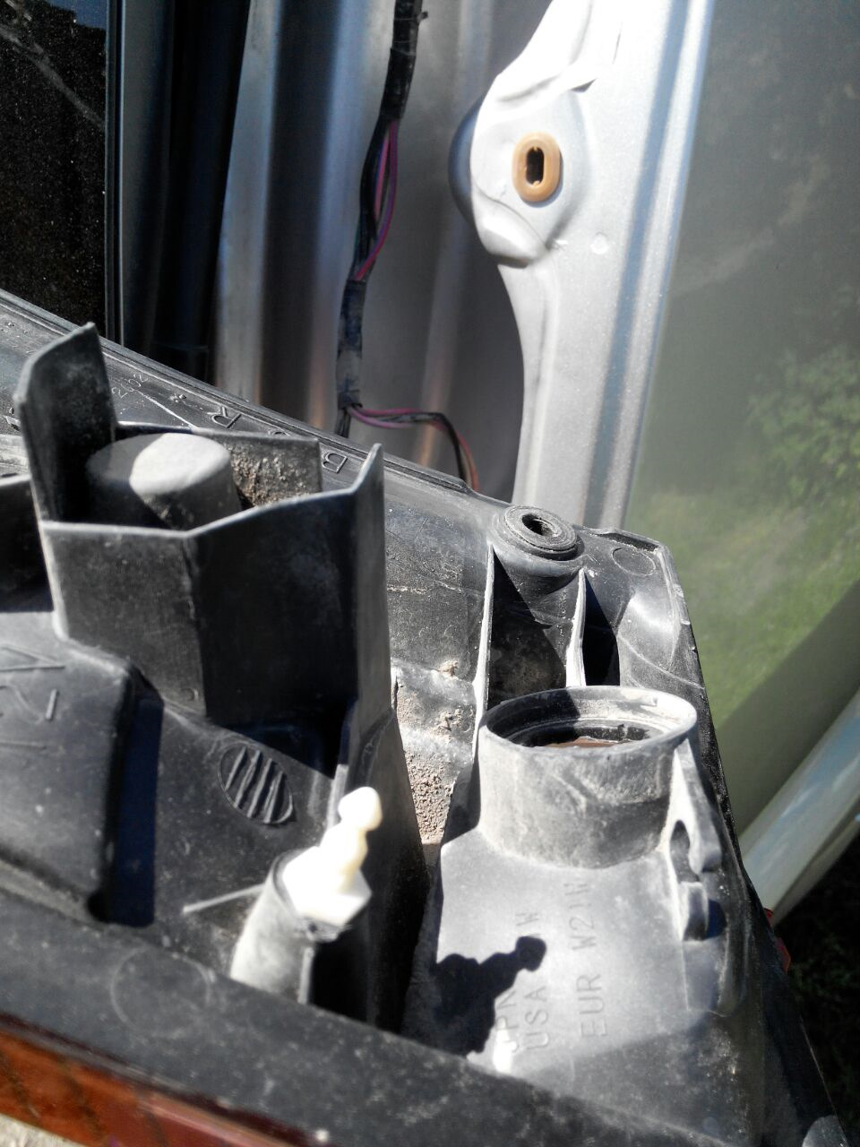 Замена лампы в задней фаре, замена лампы стоп сигнала — Nissan X-Trail ...