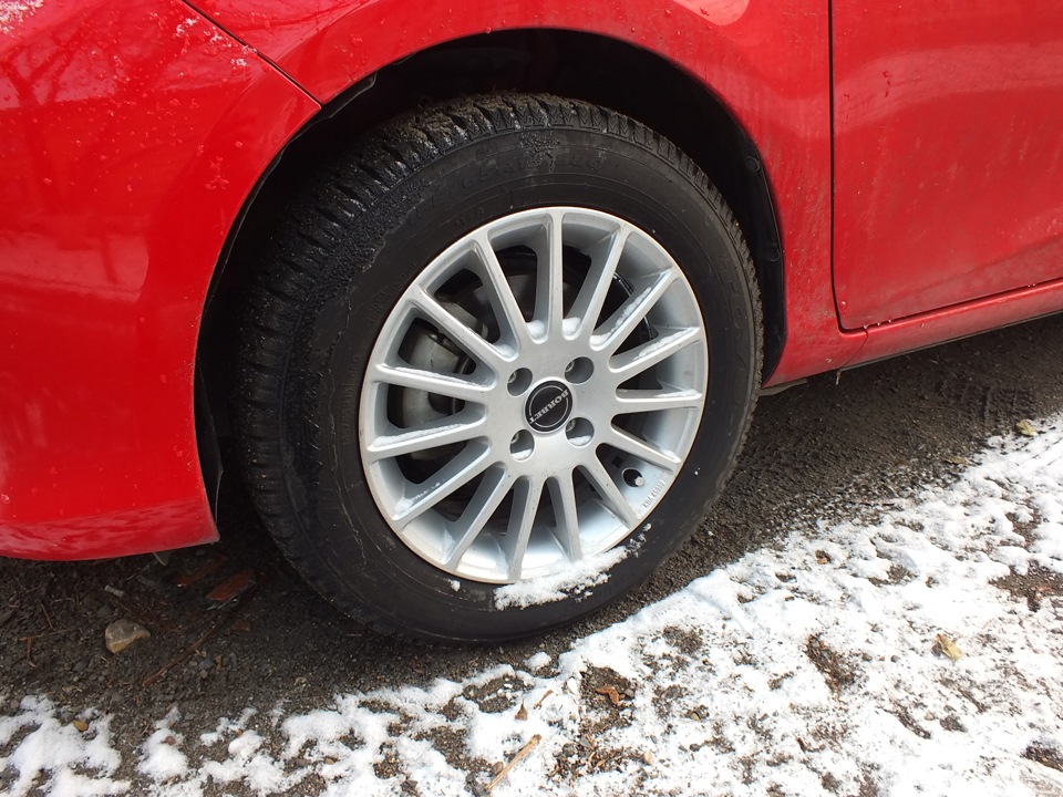 Диски R15 — Toyota Vitz (130), 1,3 л, 2012 года | колёсные диски | DRIVE2